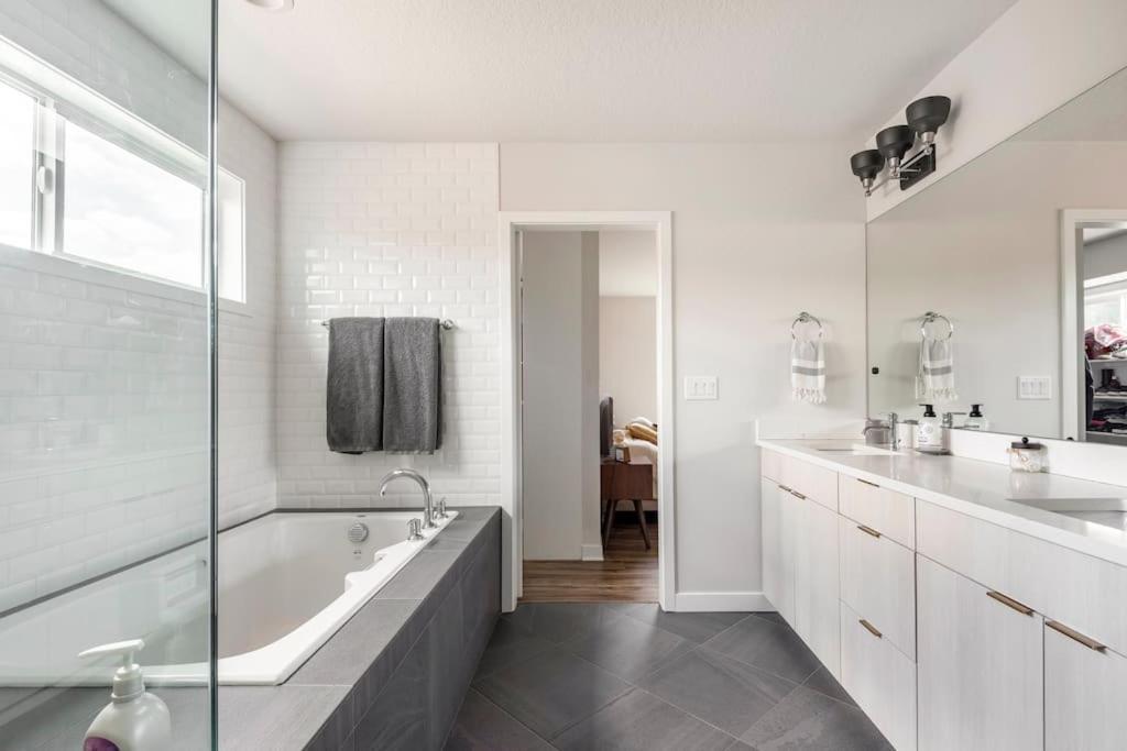 Comfy Family Home, Walkable Neighborhood + Patio! Πόρτλαντ Εξωτερικό φωτογραφία
