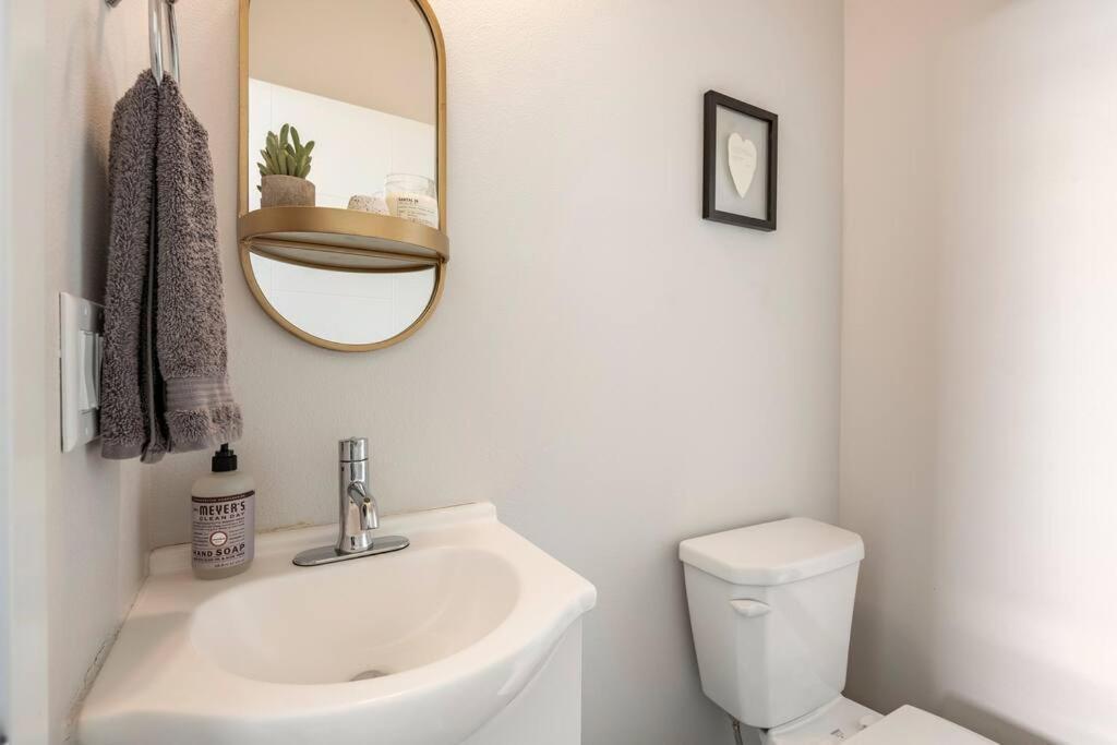 Comfy Family Home, Walkable Neighborhood + Patio! Πόρτλαντ Εξωτερικό φωτογραφία